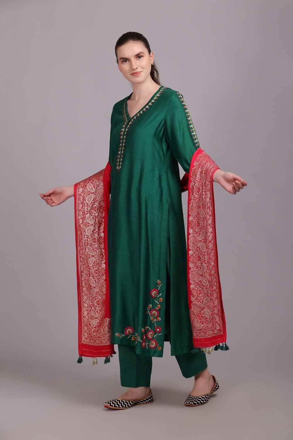 Green embroidered kurta Set – M7/04