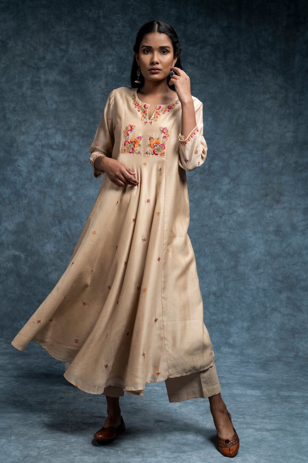 Beige embroidered panelled kurta set – M1-09