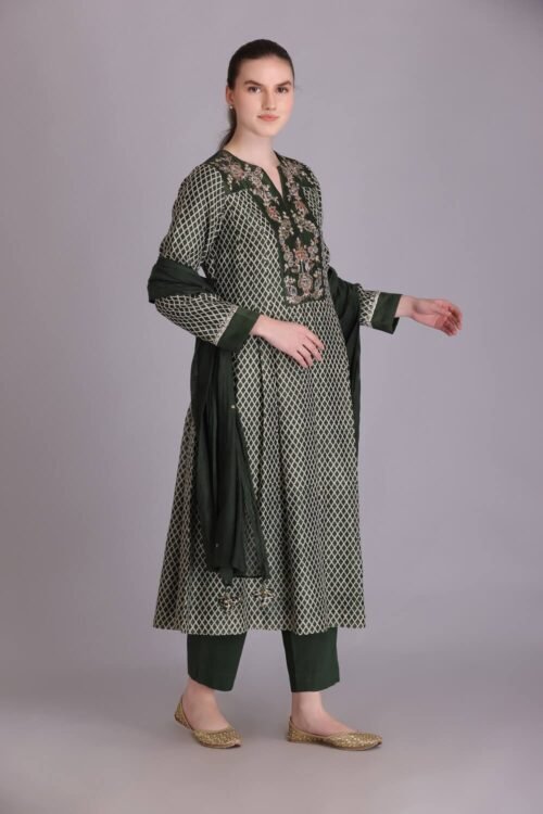 Mehendi green Pitta embroidered kurta set –  M6/13