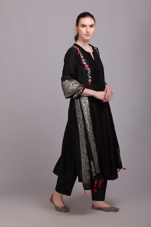 Black Embroidered Yoke kurta Set – M7/11C